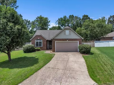 7948 Bayberry Dr, Evansville, IN 47711