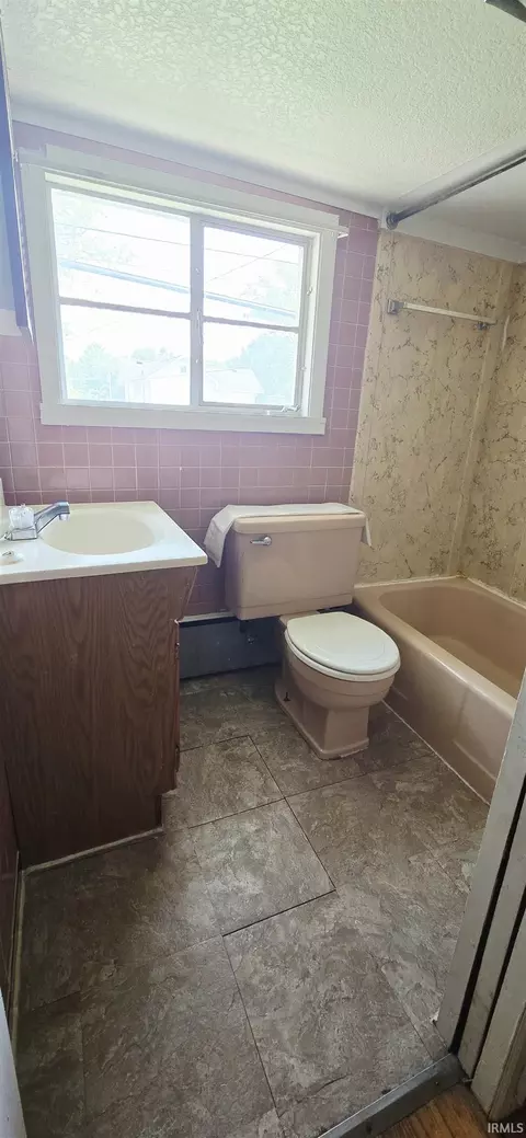 Bath - 77 E 3rd St, Peru, IN 46970 photo 5 of 5