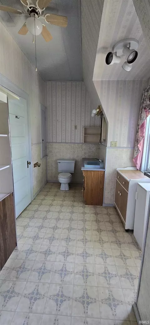 Bath - 77 E 3rd St, Peru, IN 46970 photo 3 of 5