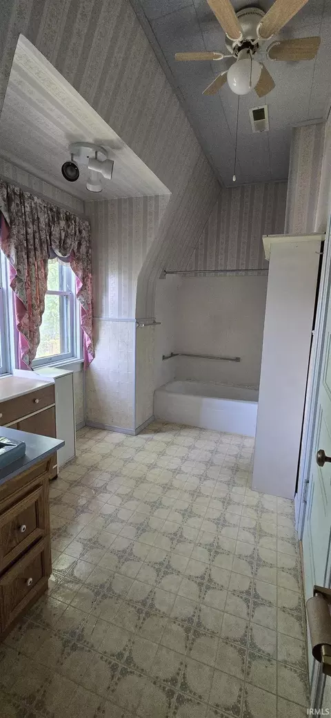 Bath - 77 E 3rd St, Peru, IN 46970 photo 4 of 5