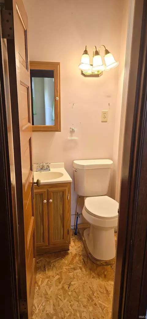 Bath - 77 E 3rd St, Peru, IN 46970 photo 1 of 5