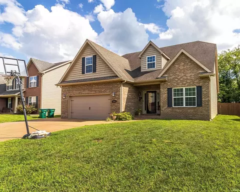 1536 Breezy Creek Dr, Evansville, IN 47720