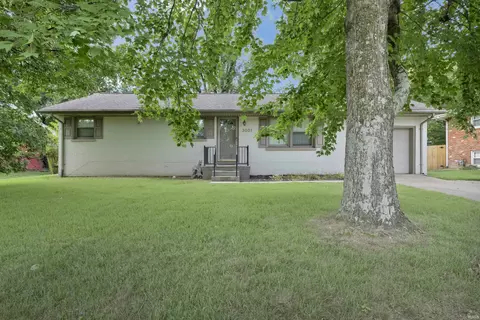 3001 Eastbrooke Dr, Evansville, IN 47711