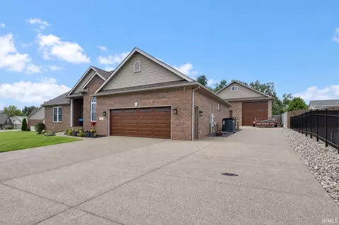 7781 Saint Jordan Cir, Newburgh, IN 47630