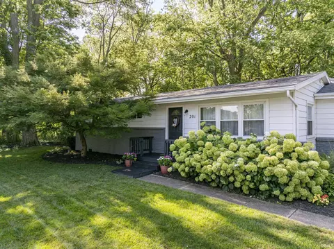 Exterior - 201 E Davidson St, Muncie, IN 47303 photo 4 of 10