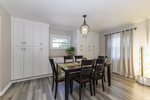 Dining - 201 E Davidson St, Muncie, IN 47303 photo 1 of 3