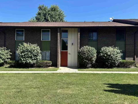 2500 Topsfield Rd #806, Mishawaka, IN 46544