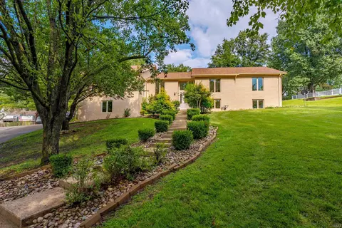 6755 Old Stonehouse Dr, Newburgh, IN 47630