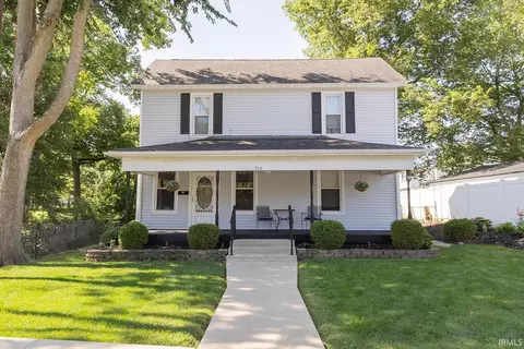 214 E South St, Winchester, IN 47394