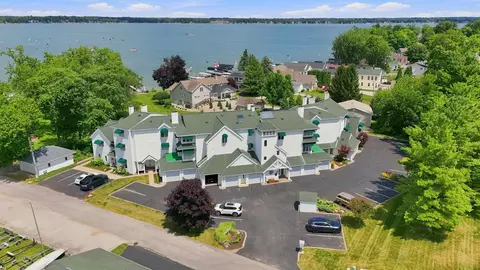 11520 N Lake View Trce #9, Syracuse, IN 46567