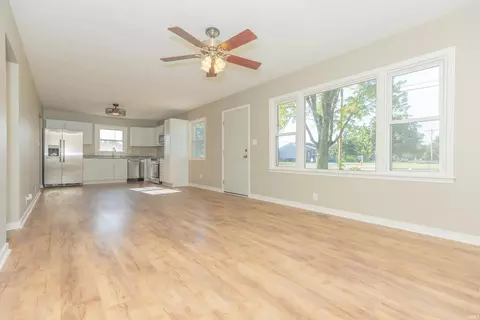 Living - 3116 Pollack Ave, Evansville, IN 47714 photo 2 of 4