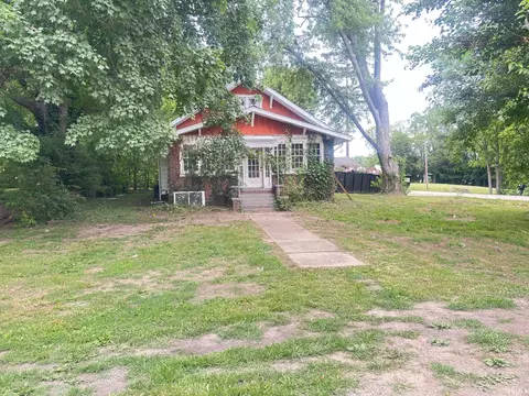 108 E Shipping St, Edwardsport, IN 47528
