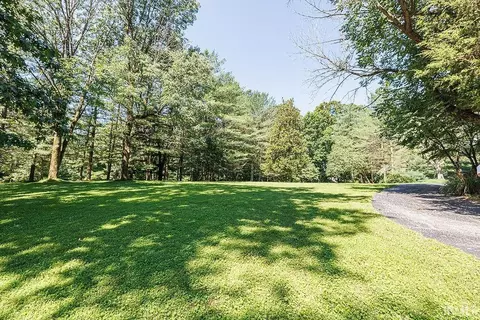 Exterior - 2557 S Smith Rd, Bloomington, IN 47401 photo 4 of 9