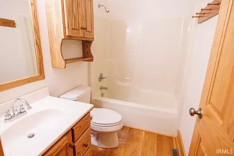 Bath - 2557 S Smith Rd, Bloomington, IN 47401 photo 3 of 6