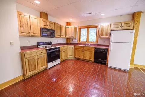 Kitchen - 2557 S Smith Rd, Bloomington, IN 47401 photo 4 of 4