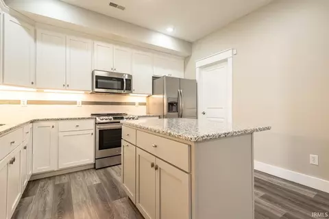 Kitchen - 3937 S Cramer Cir, Bloomington, IN 47403 photo 2 of 5