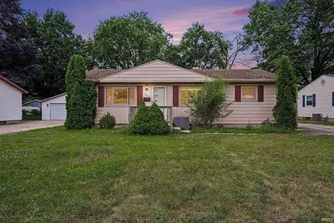 1517 Crestwood Blvd, South Bend, IN 46635