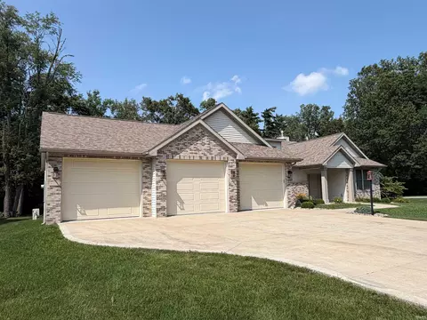 2121 Woodland Estates Dr, Elkhart, IN 46514