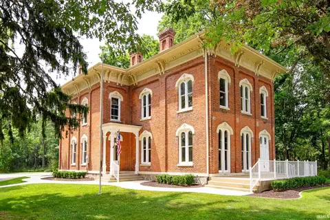 732 W Michigan St, New Carlisle, IN 46552