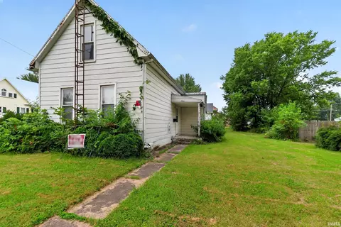 554 W North St, Winchester, IN 47394