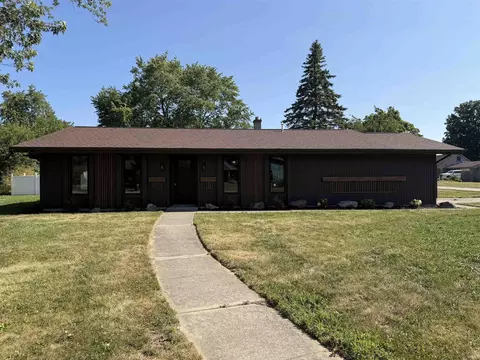 3925 Shannon Dr, Fort Wayne, IN 46835