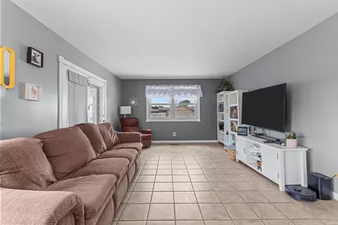 Living - 3949 E 250 Rd, Kokomo, IN 46901 photo 1 of 1