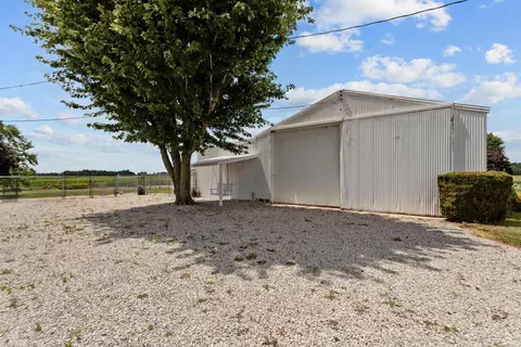 Exterior - 3949 E 250 Rd, Kokomo, IN 46901 photo 5 of 10