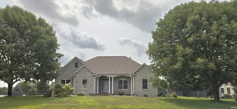 5097 N Village Dr, Leesburg, IN 46538