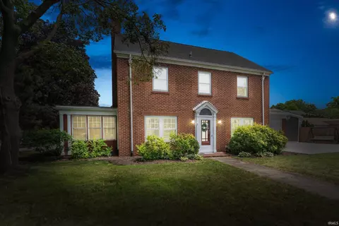 1102 E Wayne St, South Bend, IN 46615