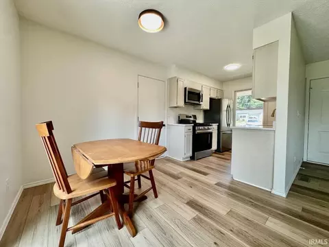 Dining - 5927 S Phyllis Ct, Bloomington, IN 47403 photo 2 of 2