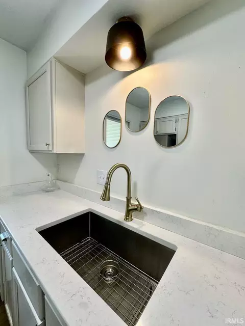 Kitchen - 5927 S Phyllis Ct, Bloomington, IN 47403 photo 4 of 4