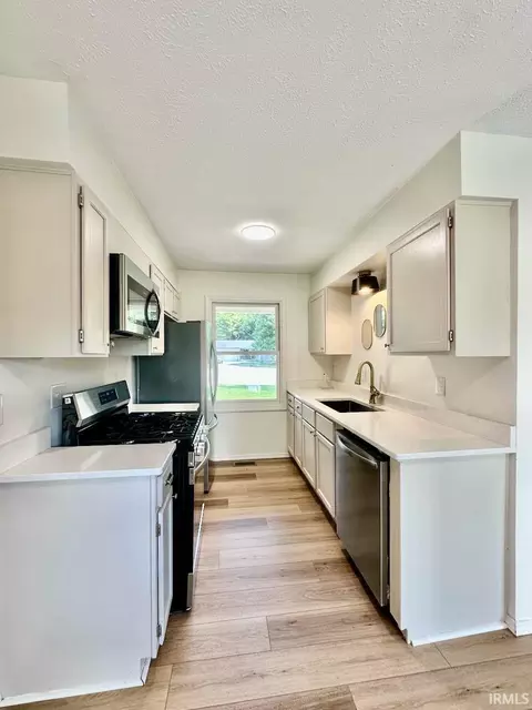 Kitchen - 5927 S Phyllis Ct, Bloomington, IN 47403 photo 1 of 4