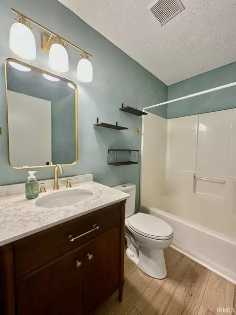 Bath - 5927 S Phyllis Ct, Bloomington, IN 47403 photo 1 of 1