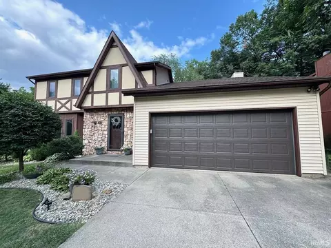 1834 Forest Edge Dr, Mishawaka, IN 46544