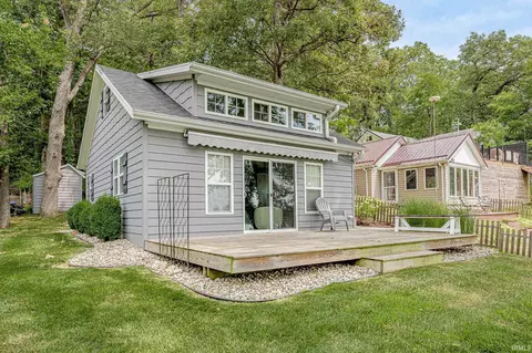 5367 W Diamond Lake Rd, Wawaka, IN 46794