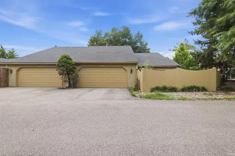Exterior - 2648 E Windermere Woods Dr, Bloomington, IN 47401 photo 2 of 10