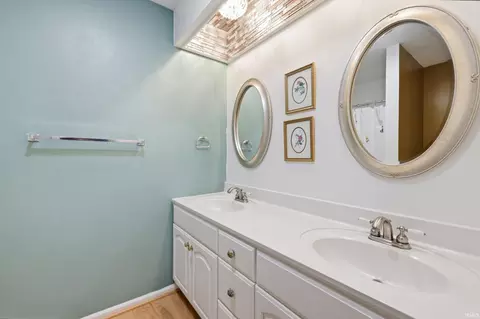 Bath - 2648 E Windermere Woods Dr, Bloomington, IN 47401 photo 2 of 4
