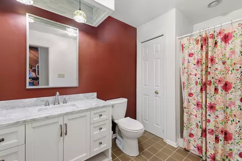 Bath - 2648 E Windermere Woods Dr, Bloomington, IN 47401 photo 4 of 4