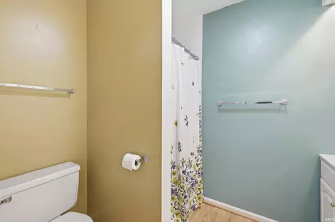 Bath - 2648 E Windermere Woods Dr, Bloomington, IN 47401 photo 3 of 4