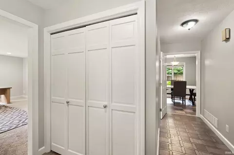 Entry Way - 3 Bohnert Ct, Jasper, IN 47546 photo 2 of 4