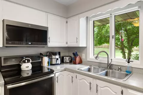 Kitchen - 3 Bohnert Ct, Jasper, IN 47546 photo 5 of 5