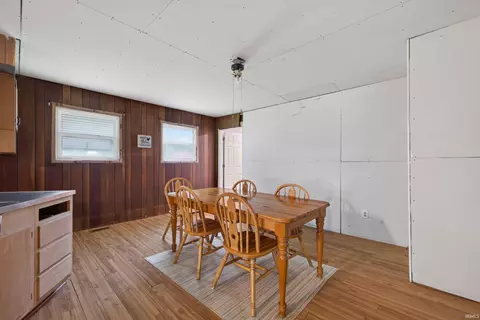 Dining - 1325 Fleenor Rd, Mitchell, IN 47446 photo 2 of 3