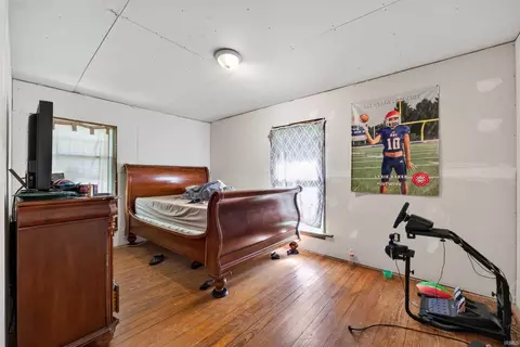 Bedroom - 1325 Fleenor Rd, Mitchell, IN 47446 photo 2 of 6