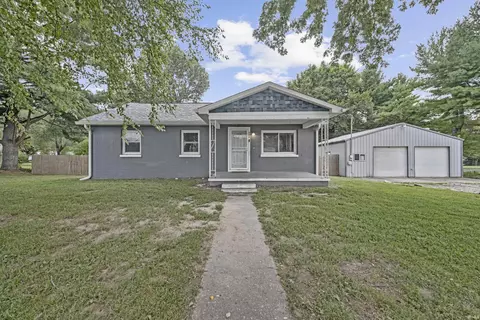 408 W Grave St, Patoka, IN 47666