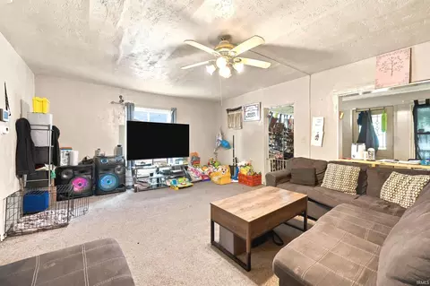 Living - 508 E 9th St, Auburn, IN 46706 photo 2 of 4