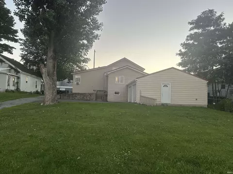 110 N Poplar St, Lagrange, IN 46761 photo 2