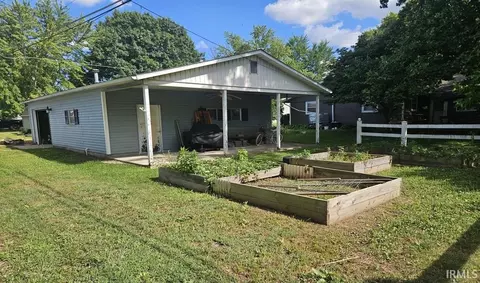 Exterior - 605 E Jackson St, Flora, IN 46929 photo 5 of 6