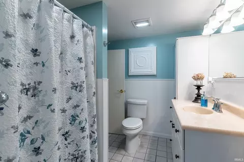Bath - 1823 S 445 E Royer Lk, Lagrange, IN 46761 photo 3 of 4