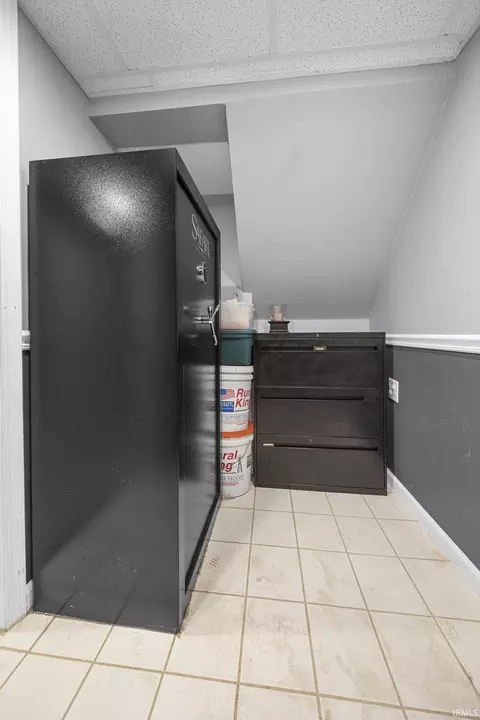 Entry Way - 1548 Gregory Ln, Jasper, IN 47546 photo 5 of 5