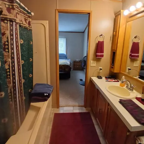 Bath - 622 Elnora St, Odon, IN 47562 photo 2 of 2